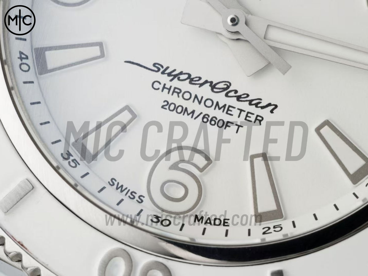 Superocean Automatic 36mm 不鏽鋼白色錶面、白色錶圈搭配白色橡膠錶帶 - 尊貴版