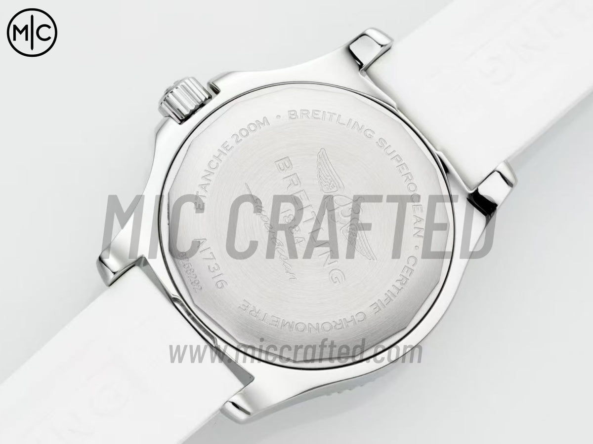 Superocean Automatic 36mm 不鏽鋼白色錶面、白色錶圈搭配白色橡膠錶帶 - 尊貴版
