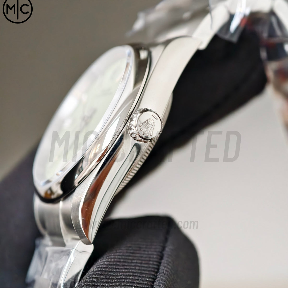 Oyster Perpetual 126000 36毫米 904L 精鋼 牛油果色錶盤 - 高級版
