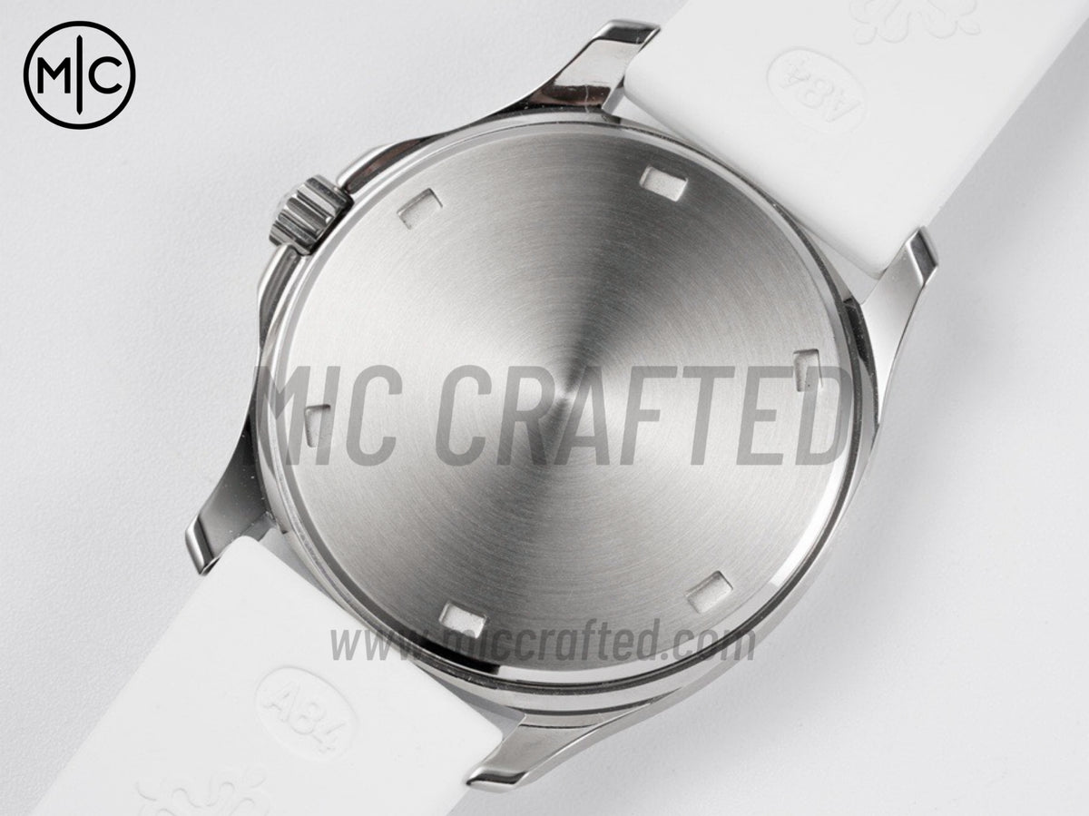 Aquanaut 5067A 35.6mm SS 白色紋理錶盤配白色橡膠錶帶 石英 - 高級版