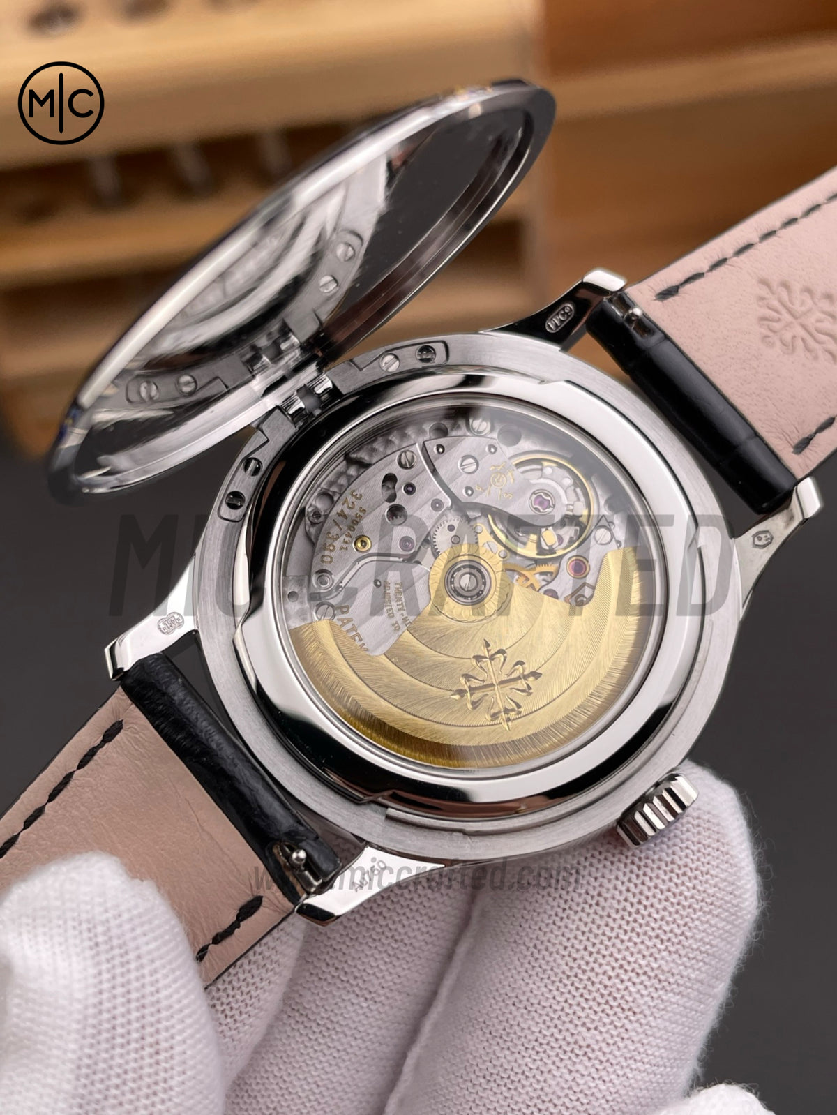 Calatrava 5227 39mm SS 黑色錶盤配黑色皮革錶帶 - 高級版