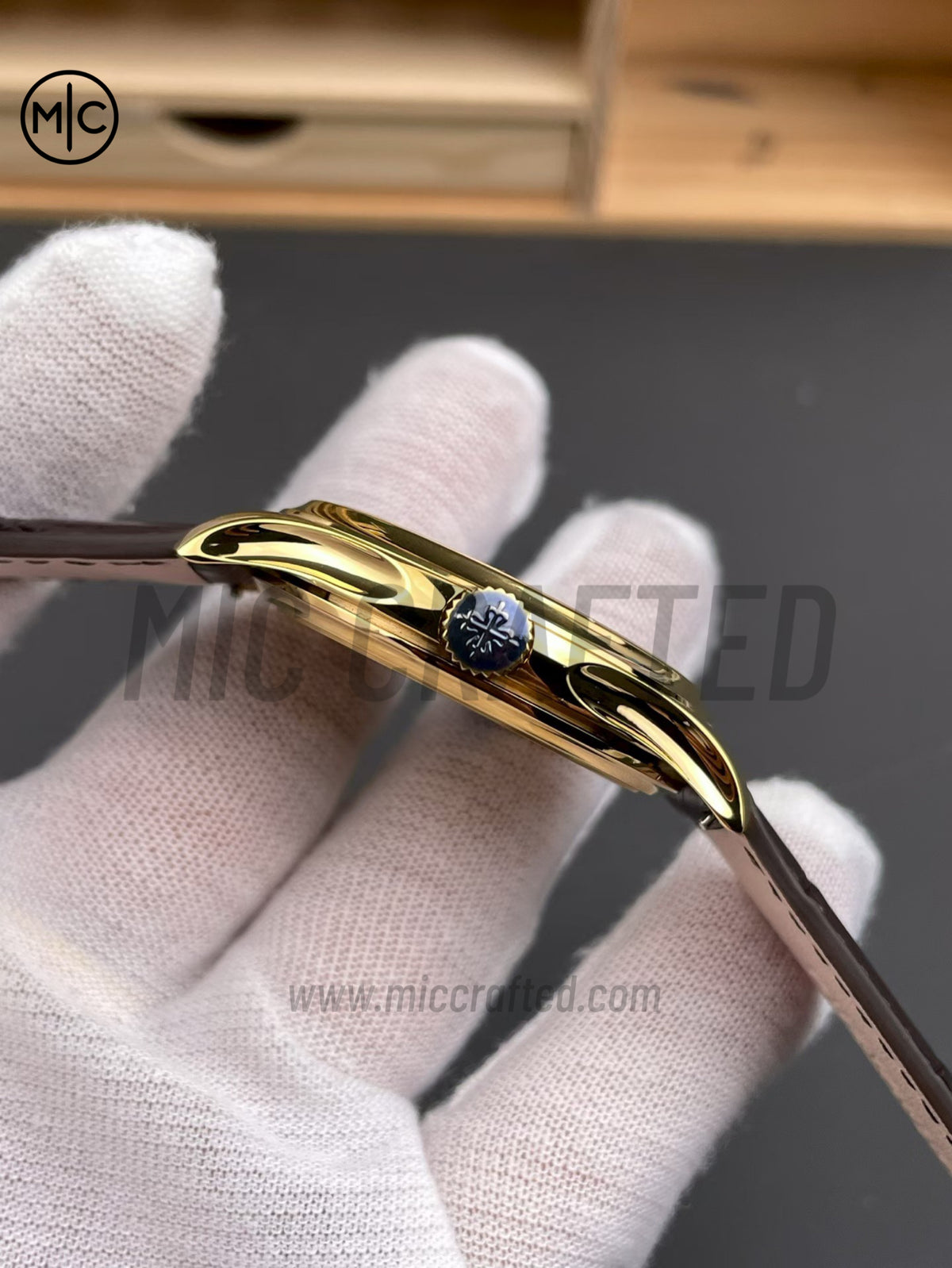 Calatrava 5227R 39mm YG 白色錶盤配棕色皮革錶帶 - 高級版