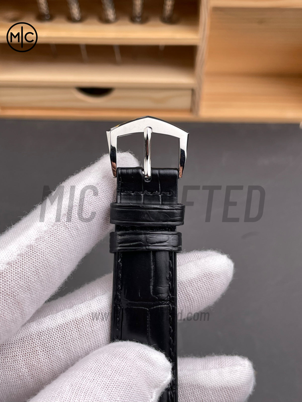 Calatrava 5227 39mm SS 白色錶盤配棕色皮革錶帶 - 高級版