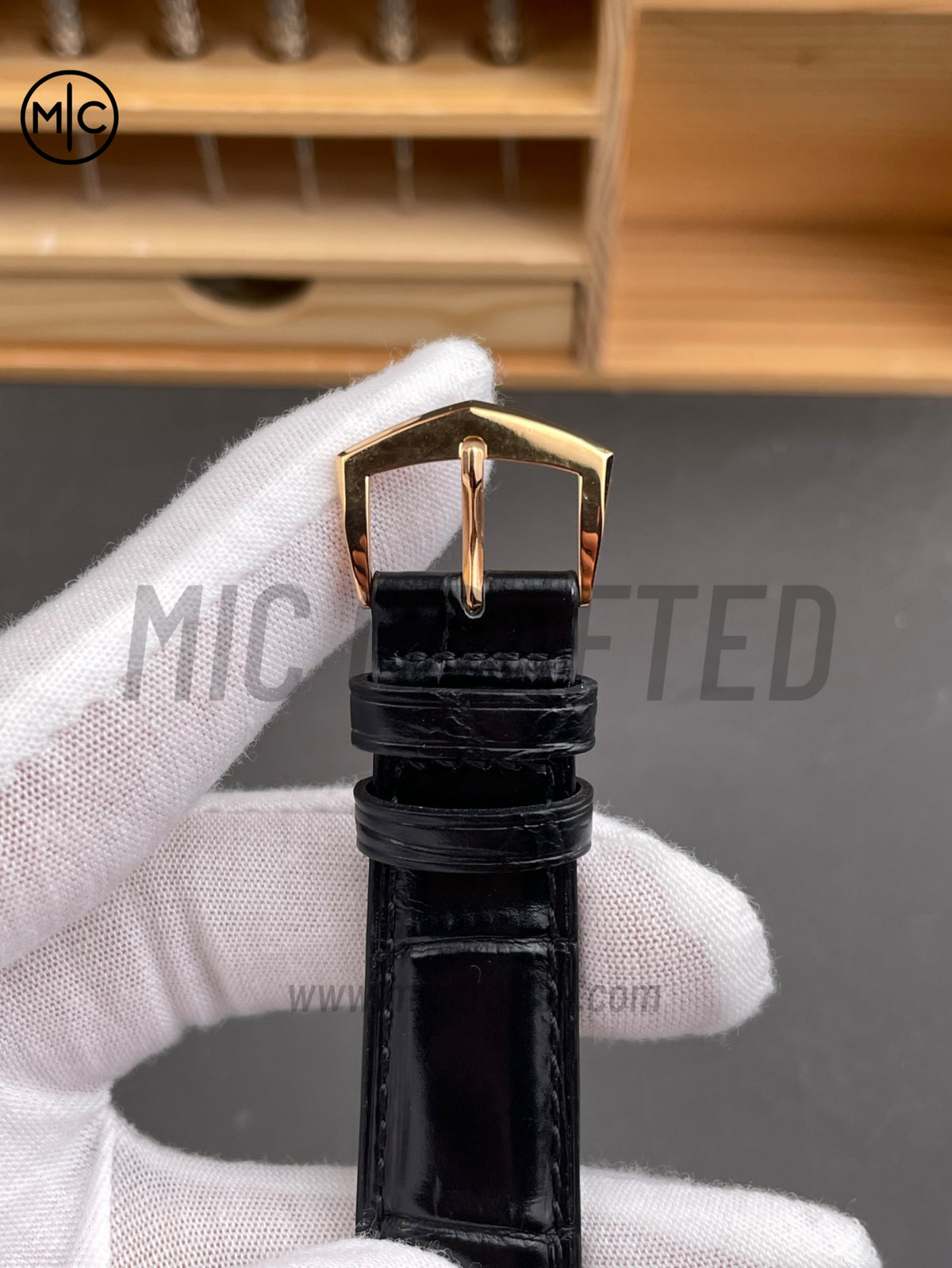 Calatrava 5227R 39mm RG 白色錶盤配棕色皮革錶帶 - 高級版