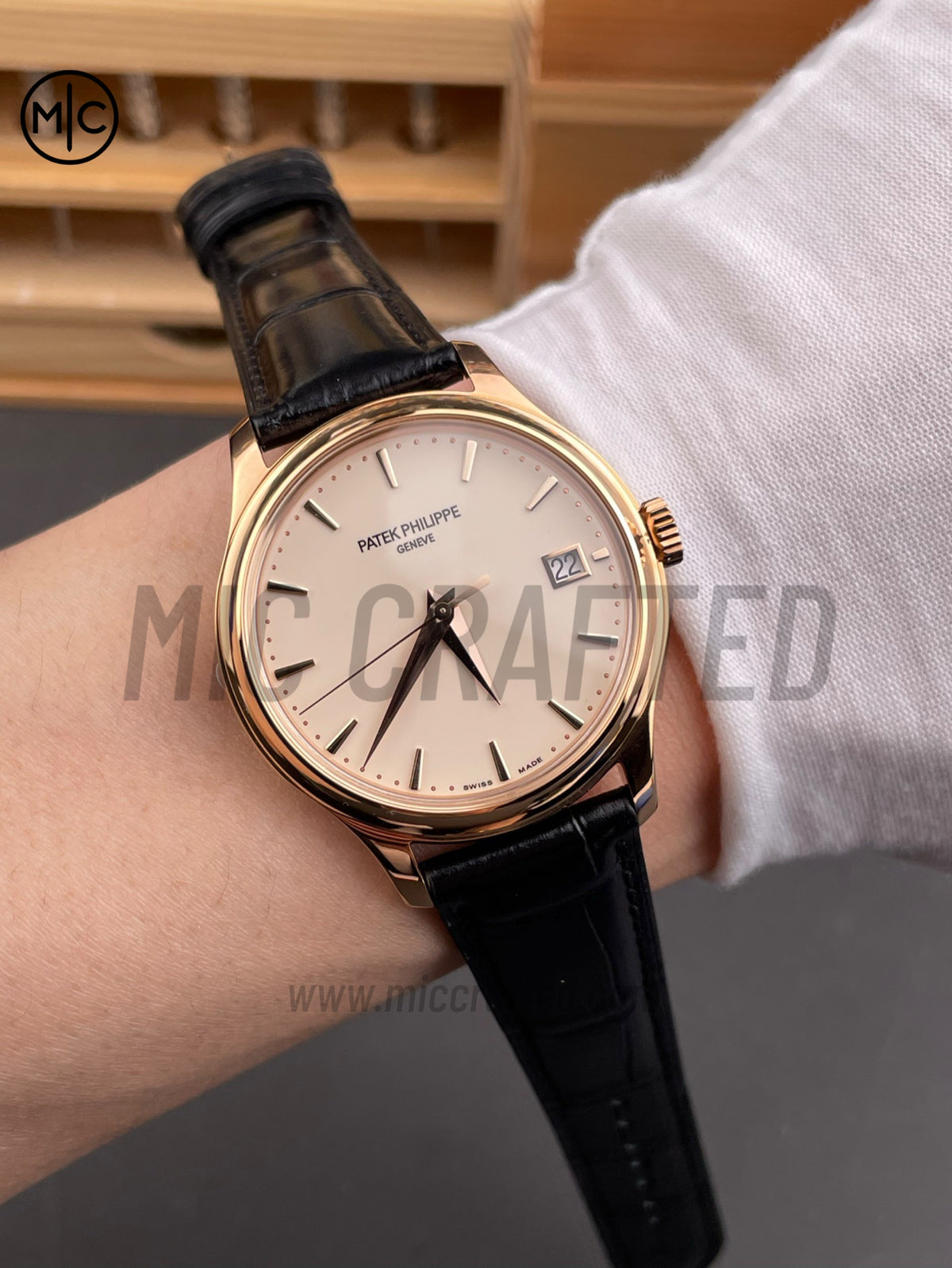 Calatrava 5227R 39mm RG 白色錶盤配棕色皮革錶帶 - 高級版