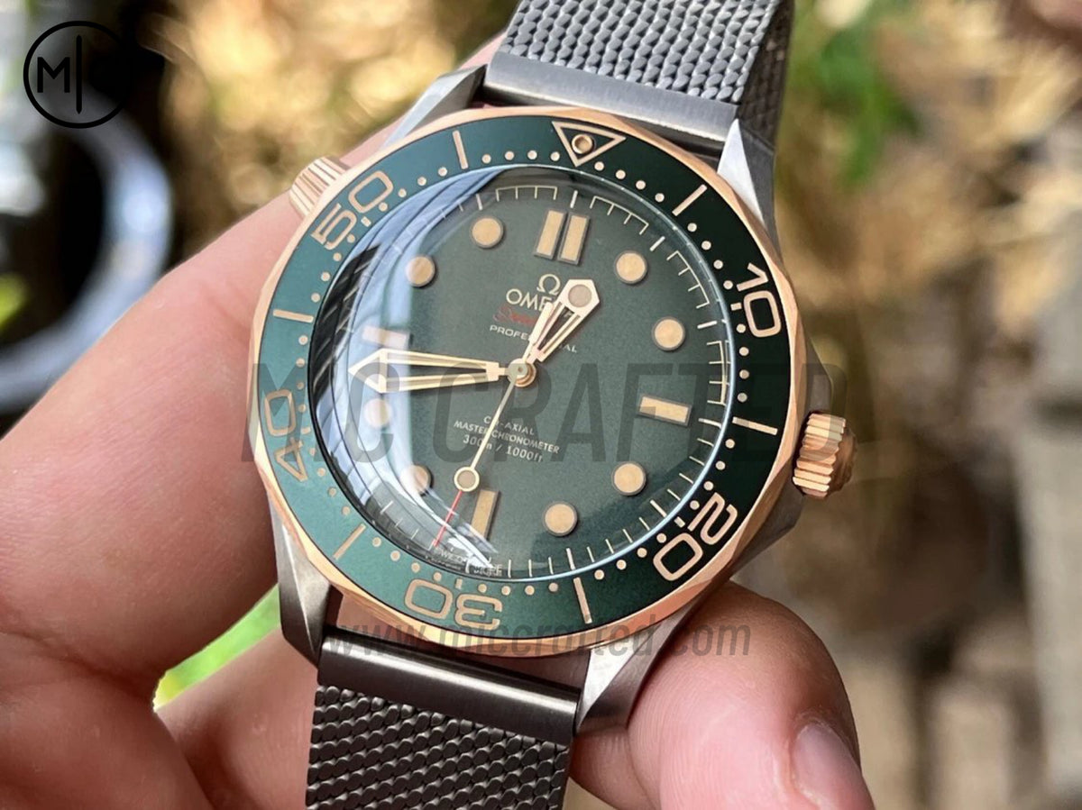 Seamaster 300M 42mm 潛水鈦金屬/青銅綠色錶盤配鈦金屬網帶 - 高級版