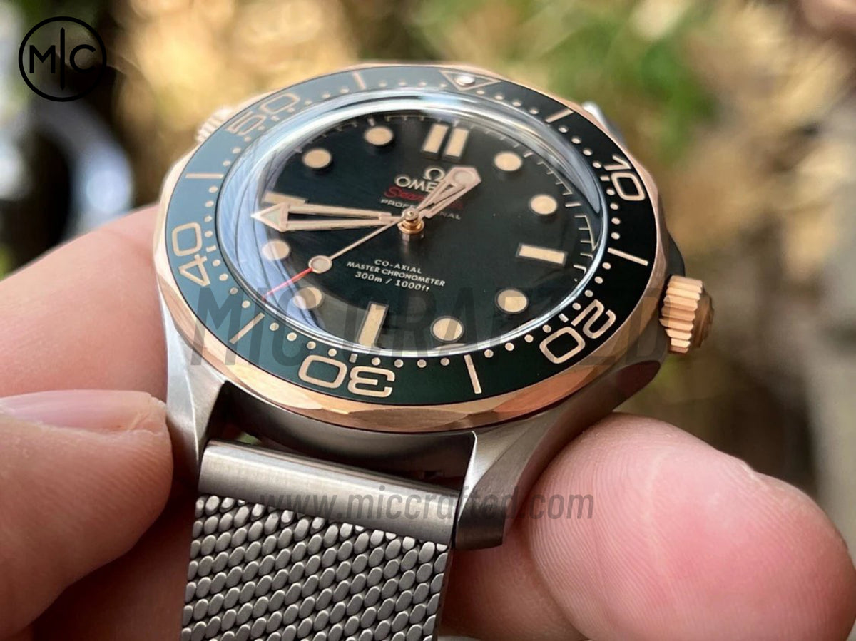 Seamaster 300M 42mm 潛水鈦金屬/青銅綠色錶盤配鈦金屬網帶 - 高級版