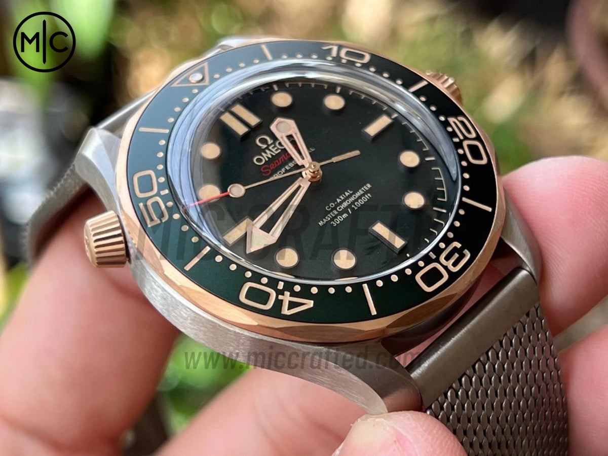 Seamaster 300M 42mm 潛水鈦金屬/青銅綠色錶盤配鈦金屬網帶 - 高級版