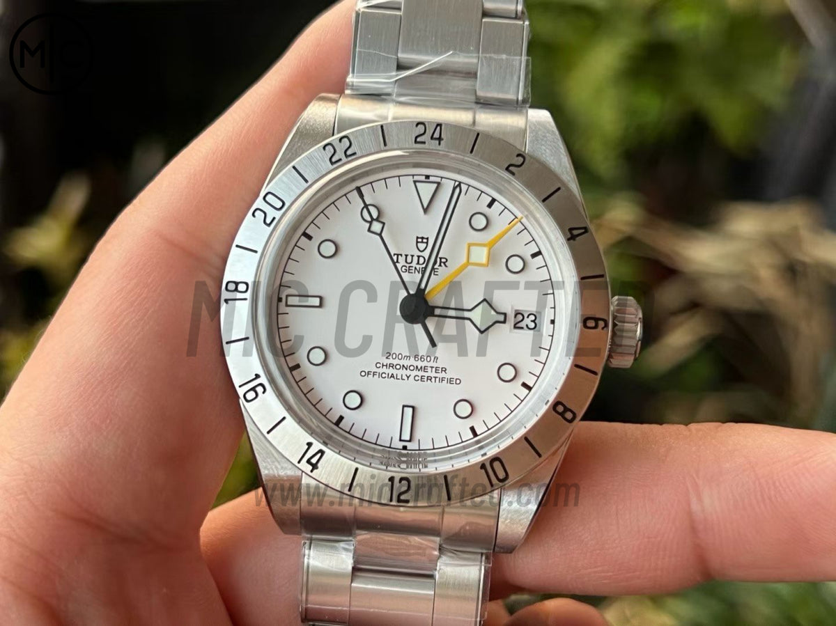 Black Bay Pro M79470 39mm GMT 不鏽鋼 白色錶盤搭配不鏽鋼錶鏈 - 尊享版