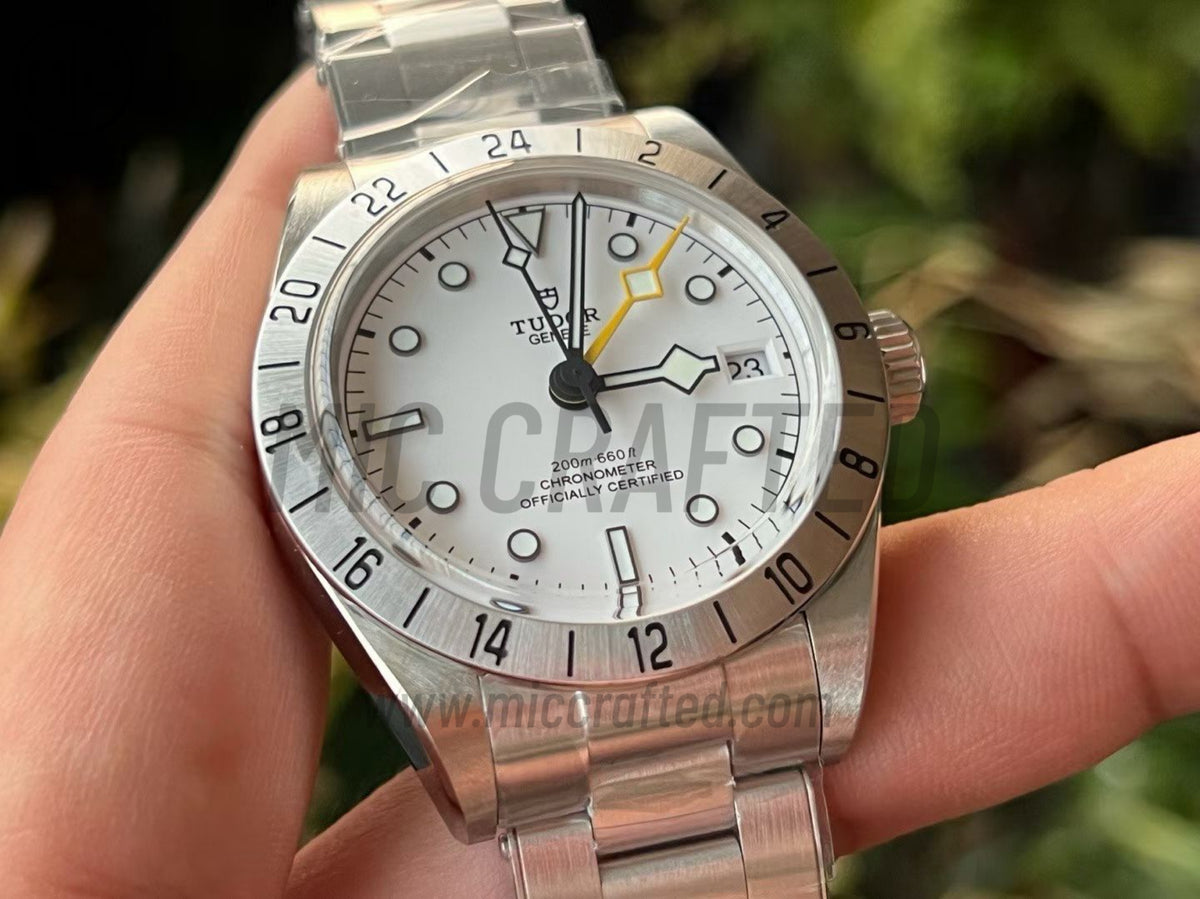 Black Bay Pro M79470 39mm GMT 不鏽鋼 白色錶盤搭配不鏽鋼錶鏈 - 尊享版