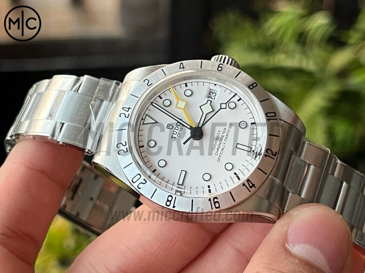 Black Bay Pro M79470 39mm GMT 不鏽鋼 白色錶盤搭配不鏽鋼錶鏈 - 尊享版