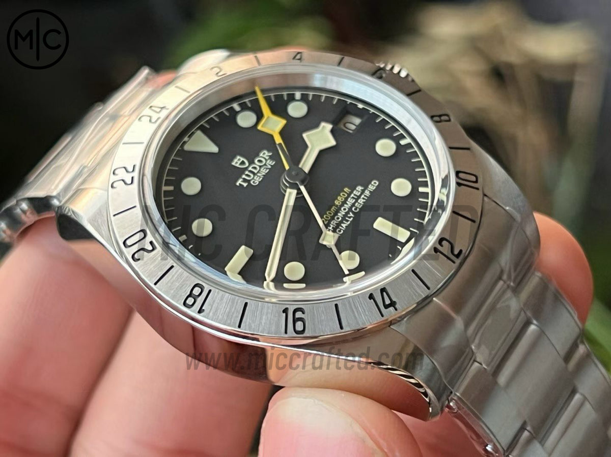 Black Bay Pro M79470 39mm GMT 不鏽鋼 黑色錶盤搭配不鏽鋼錶鏈 - 尊享版