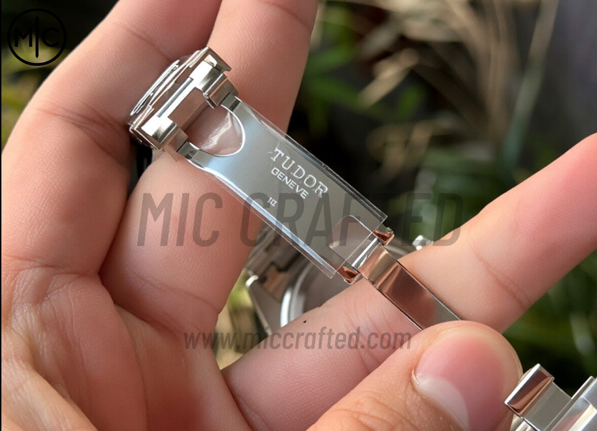 Black Bay Pro M79470 39mm GMT 不鏽鋼 黑色錶盤搭配不鏽鋼錶鏈 - 尊享版