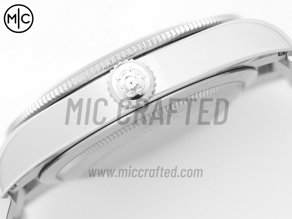 Black Bay Sixty Eight 43mm 不鏽鋼 銀色錶盤搭配鉚釘錶帶 - 尊享版