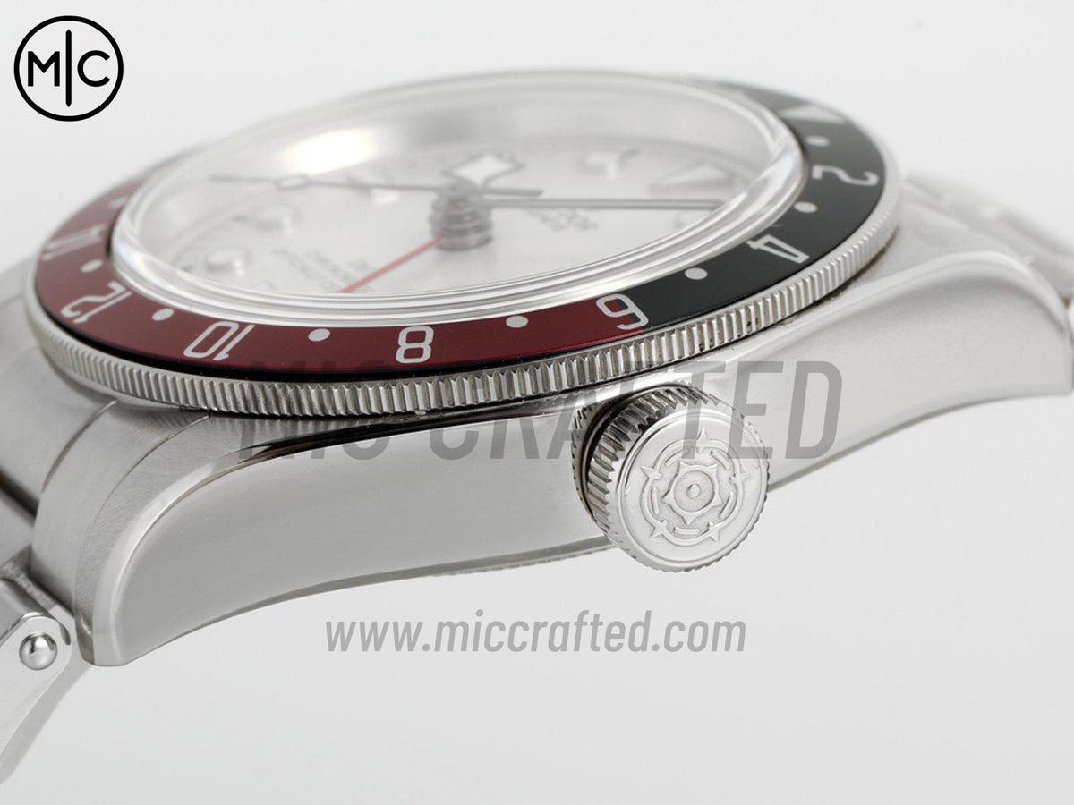 Black Bay GMT 41mm 不鏽鋼 白色錶盤搭配鉚釘錶鏈 - 尊享版