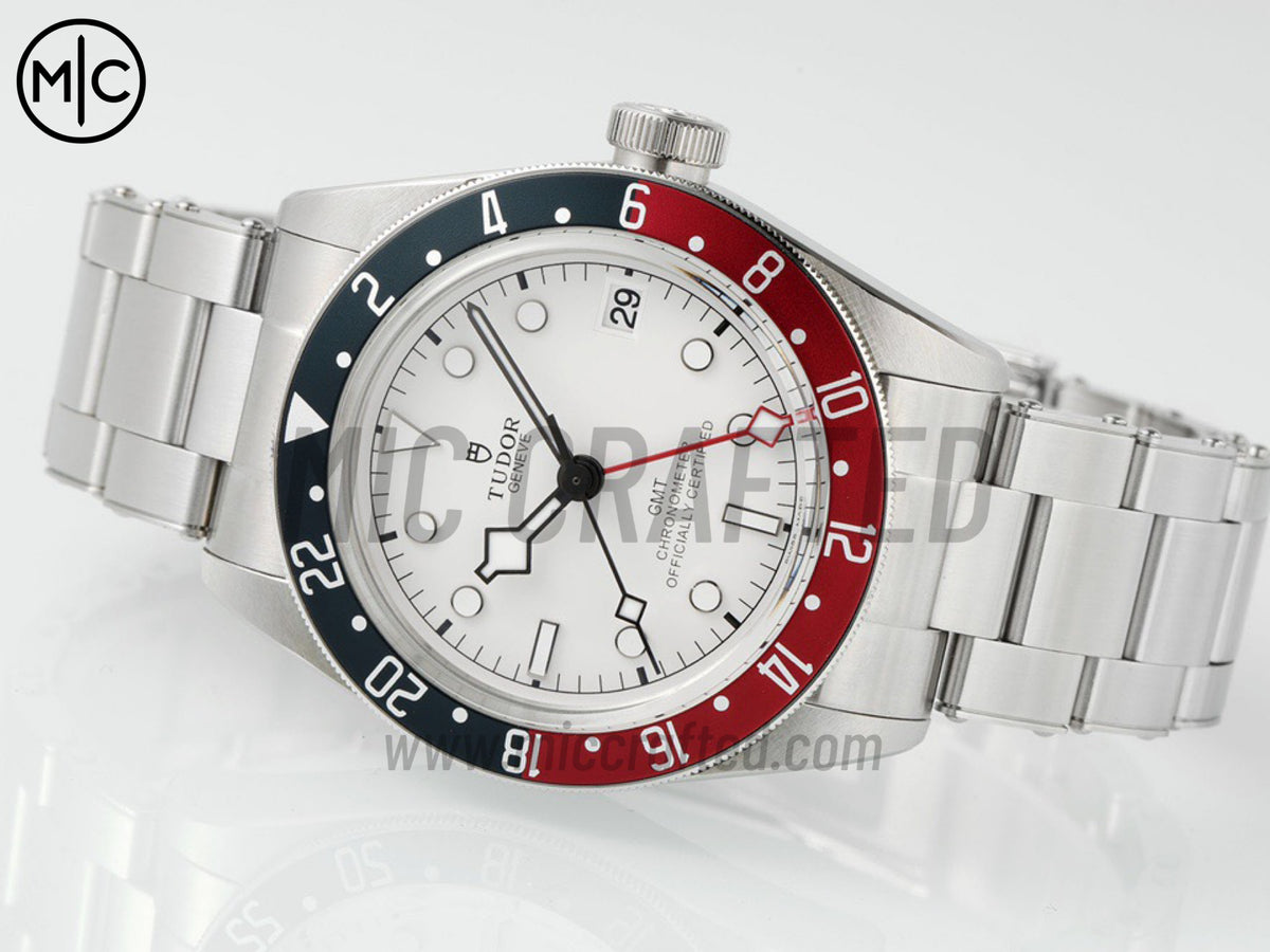 Black Bay GMT 41mm 不鏽鋼 白色錶盤搭配鉚釘錶鏈 - 尊享版