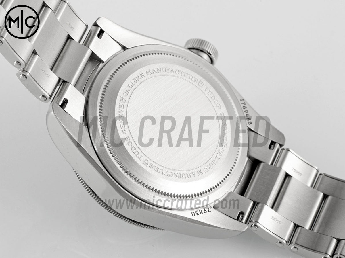 Black Bay GMT 41mm 不鏽鋼 白色錶盤搭配鉚釘錶鏈 - 尊享版