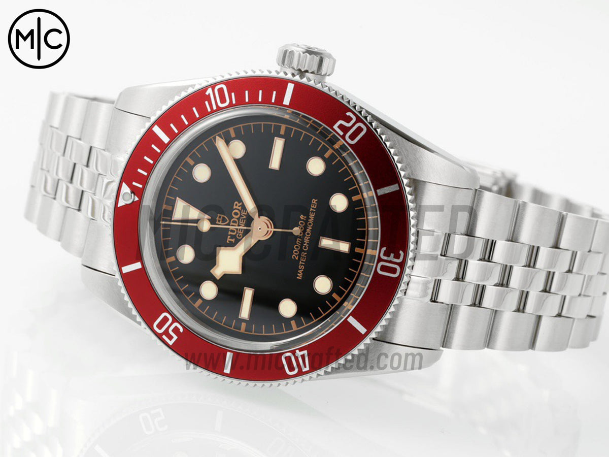 Black Bay 41mm 不鏽鋼 紅色錶圈 黑色錶盤搭配禧年錶帶 - 尊享版