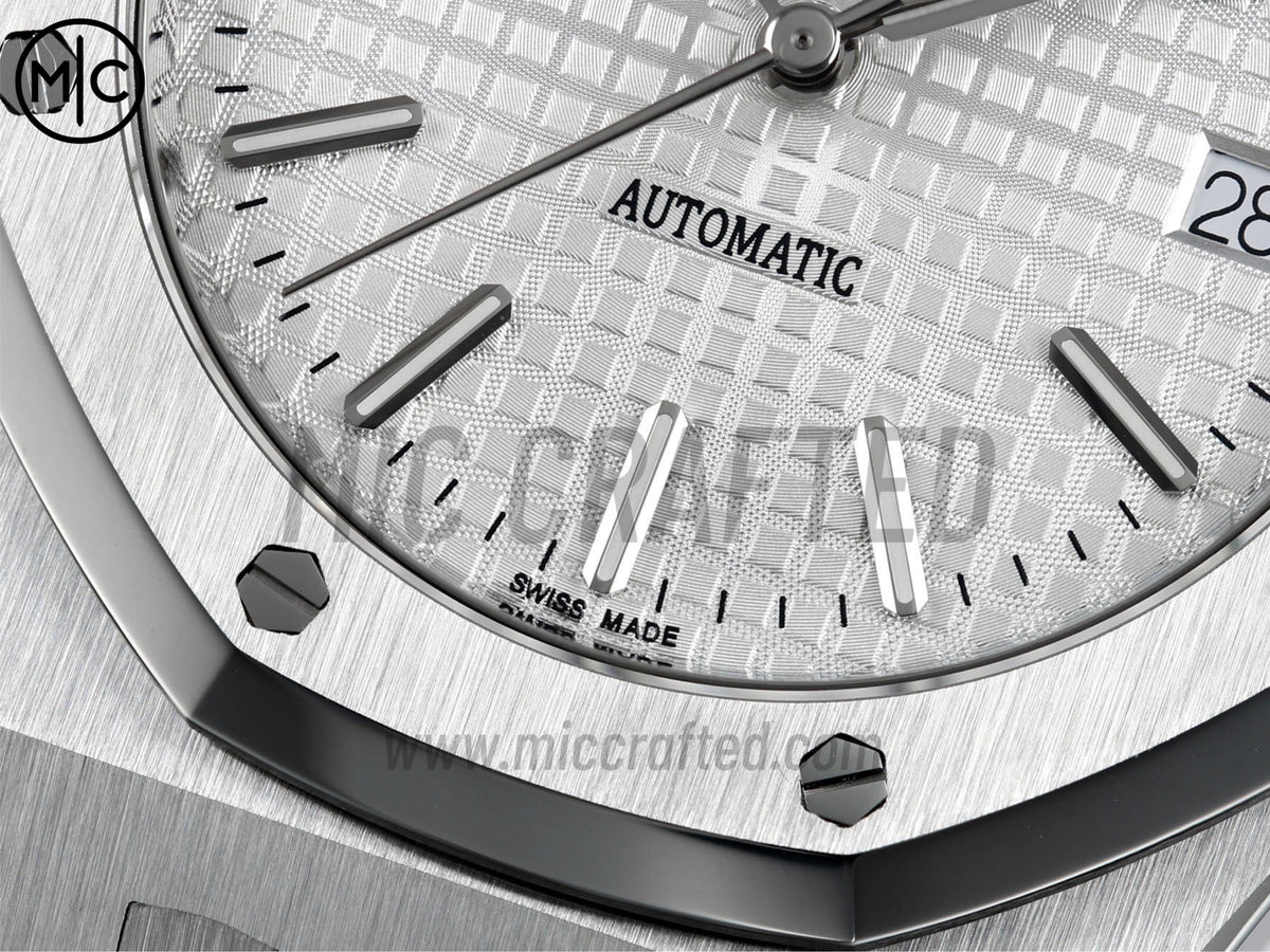 Royal Oak 39mm 15300 不鏽鋼 白色紋理錶盤搭配不鏽鋼錶鏈 - 尊享版