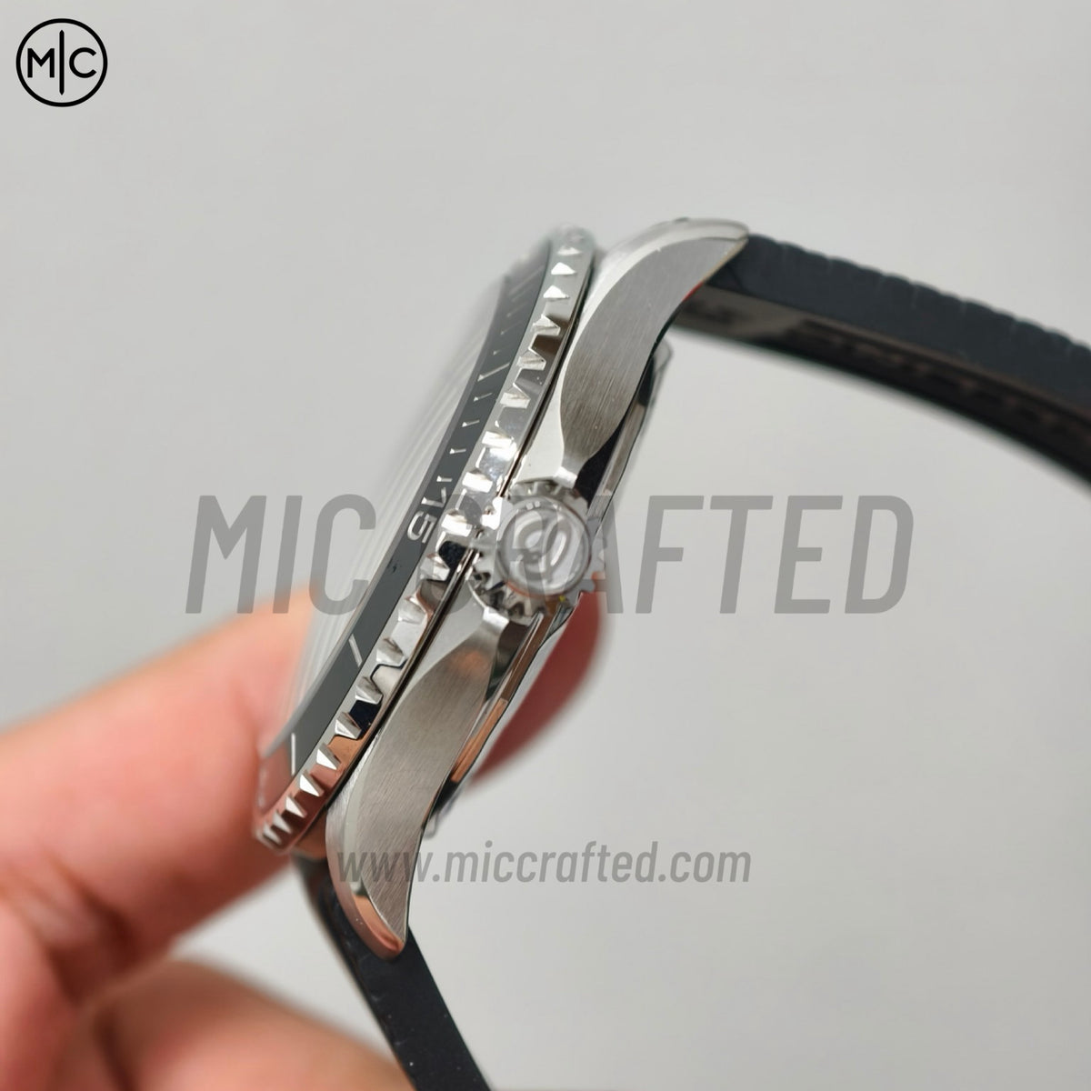 SuperOcean Automatic 42mm SS 黑色彩虹錶盤配黑色橡膠錶帶 - 尊貴版