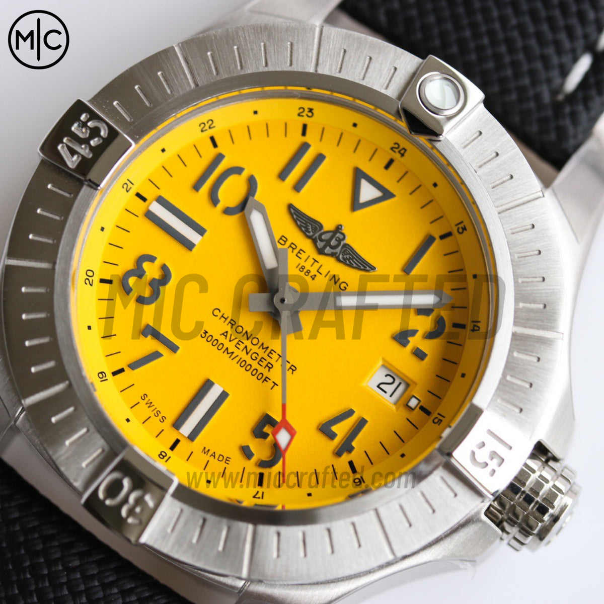Avenger Automatic 45mm SS 黃色錶盤配黑色尼龍錶帶 - 尊貴版