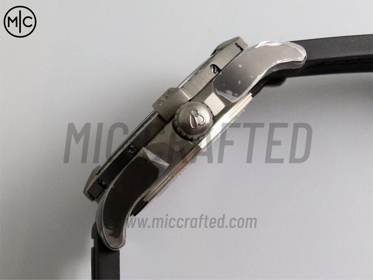 Avenger BlackBird 44mm PVD 黑色錶盤配黑色橡膠錶帶 - 尊貴版