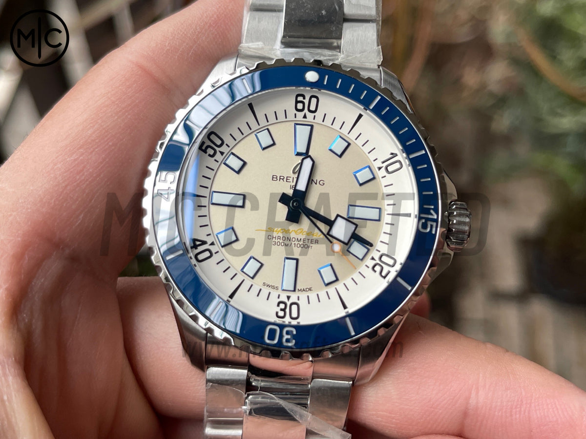 超級海洋系列自動腕錶 44mm 不鏽鋼藍色錶圈奶油色錶盤配不鏽鋼錶鏈 - 尊貴版