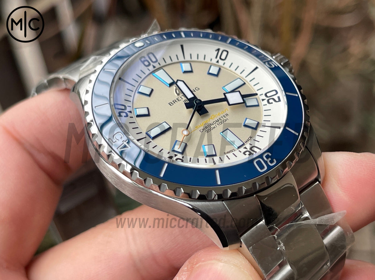 超級海洋系列自動腕錶 44mm 不鏽鋼藍色錶圈奶油色錶盤配不鏽鋼錶鏈 - 尊貴版