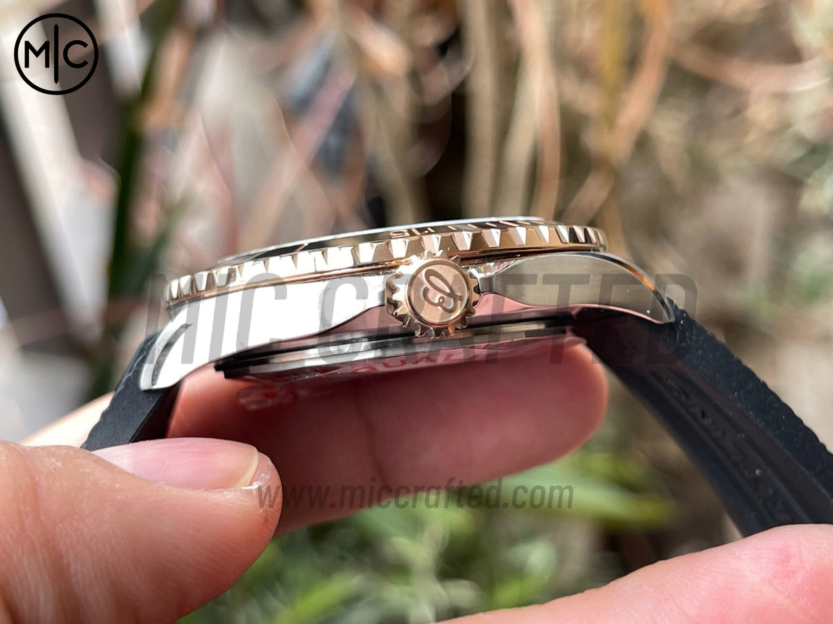 超級海洋系列自動腕錶 44mm 不鏽鋼／玫瑰金黑白錶盤配黑色橡膠錶帶 - 尊貴版